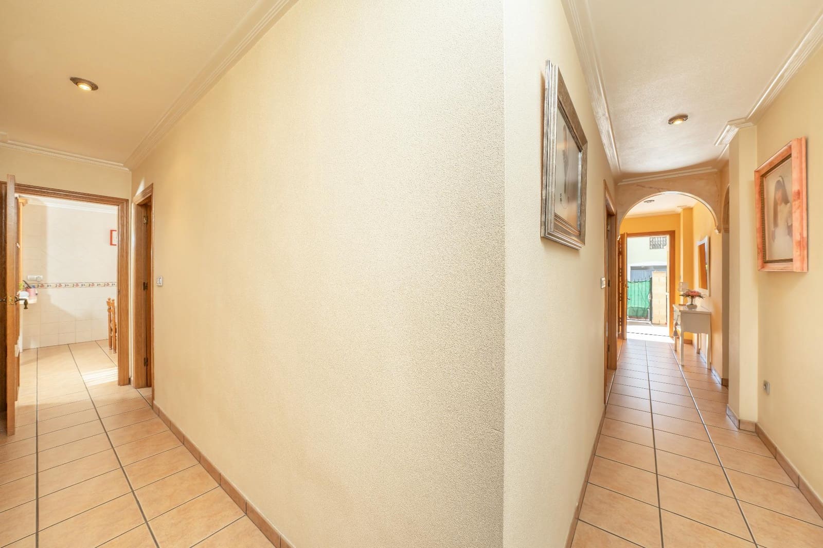 5 slaapkamer Rijtjeshuis te koop in Daya Nueva met garage - € 240.000 (Ref: 9644961)
