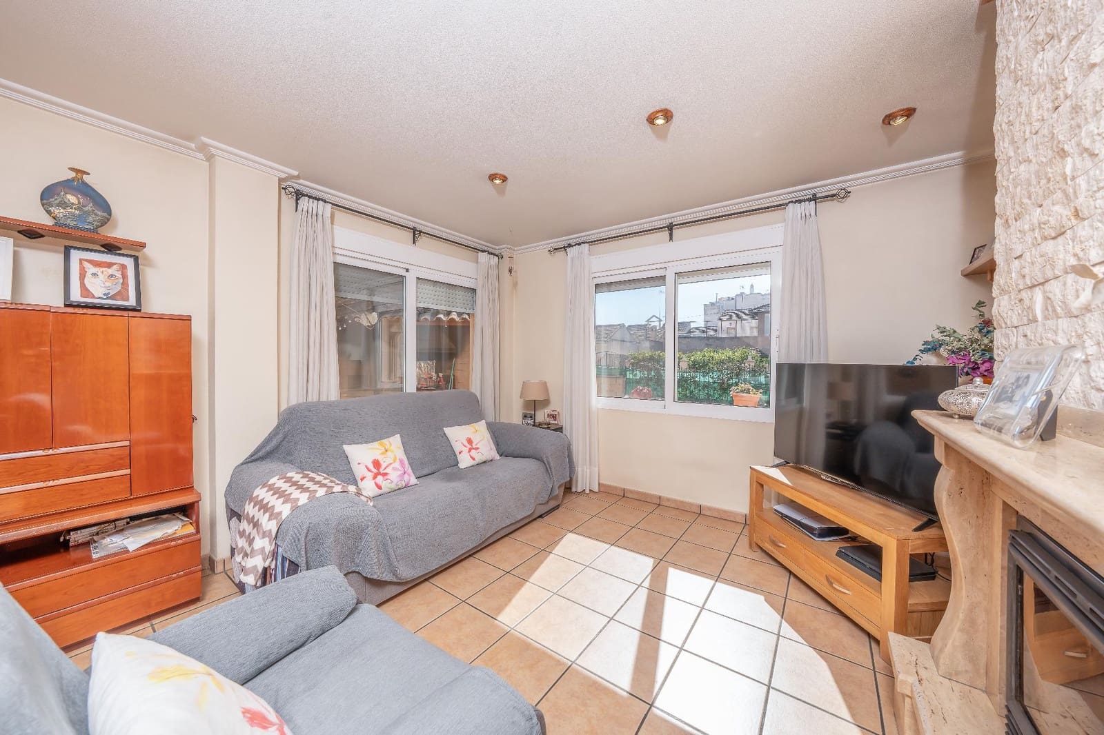 5 slaapkamer Rijtjeshuis te koop in Daya Nueva met garage - € 240.000 (Ref: 9644961)