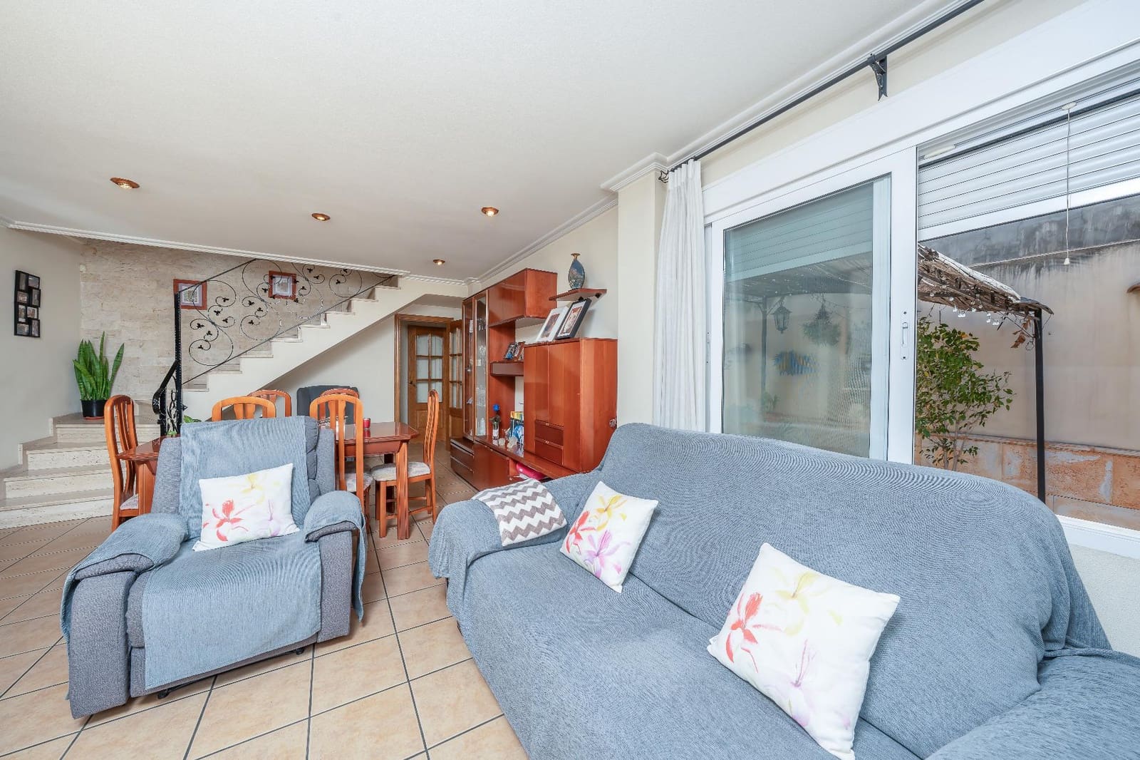 5 slaapkamer Rijtjeshuis te koop in Daya Nueva met garage - € 240.000 (Ref: 9644961)