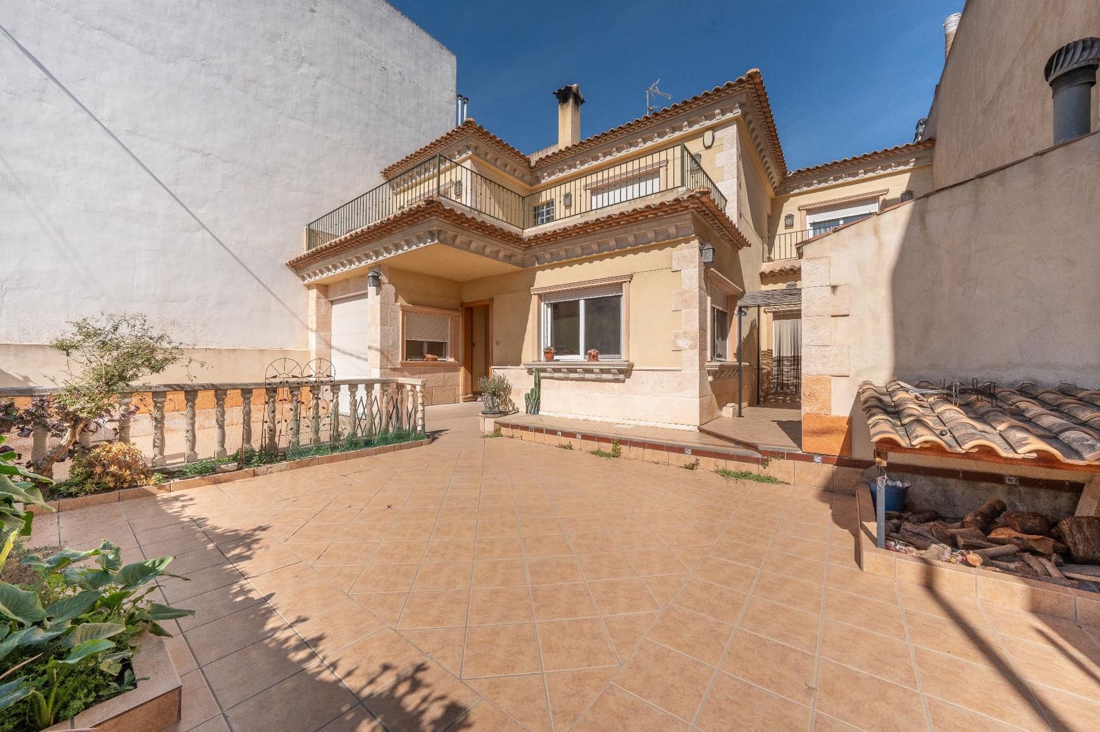 5 slaapkamer Rijtjeshuis te koop in Daya Nueva met garage - € 240.000 (Ref: 9644961)
