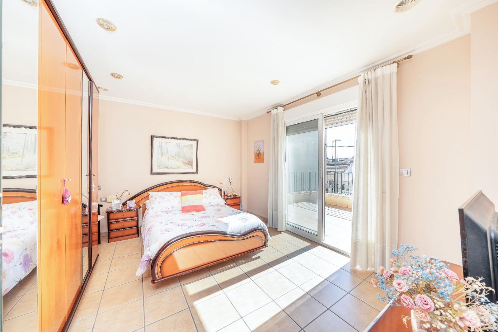 5 slaapkamer Rijtjeshuis te koop in Daya Nueva met garage - € 240.000 (Ref: 9644961)