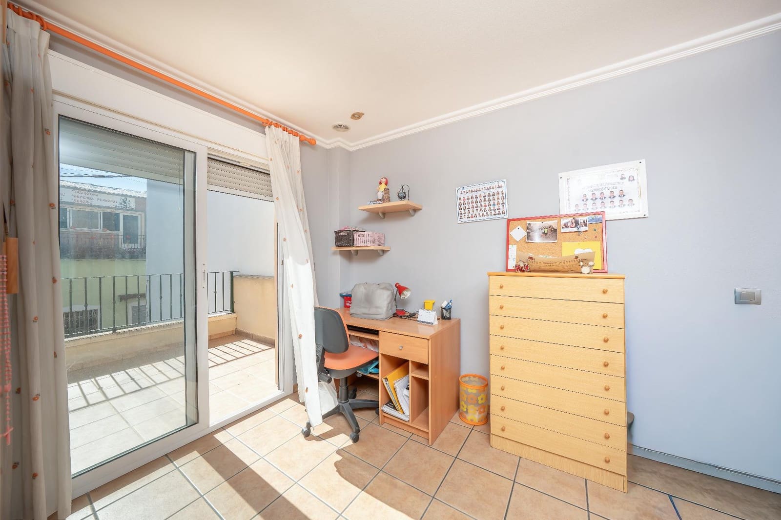 5 slaapkamer Rijtjeshuis te koop in Daya Nueva met garage - € 240.000 (Ref: 9644961)