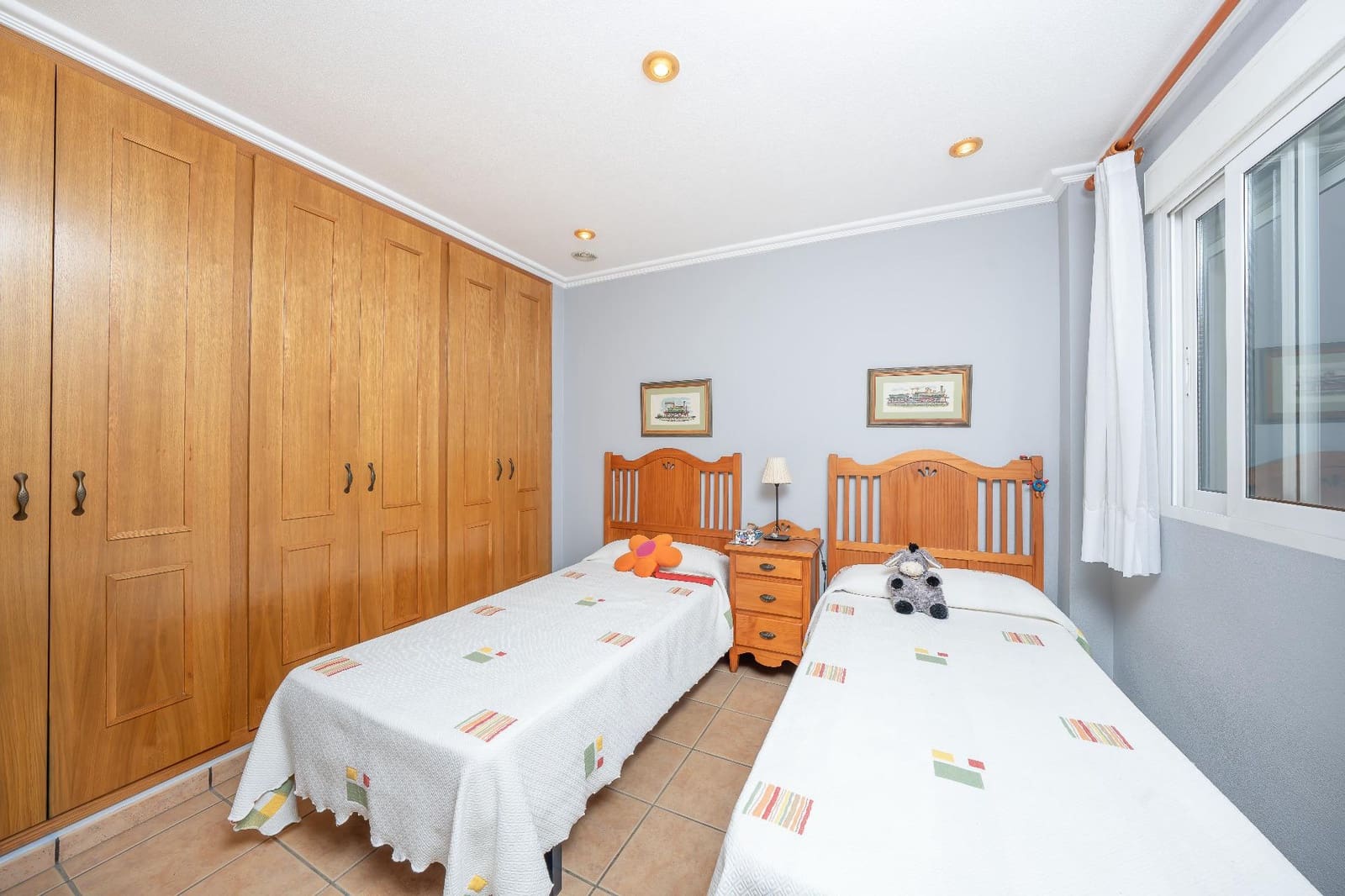 5 slaapkamer Rijtjeshuis te koop in Daya Nueva met garage - € 240.000 (Ref: 9644961)