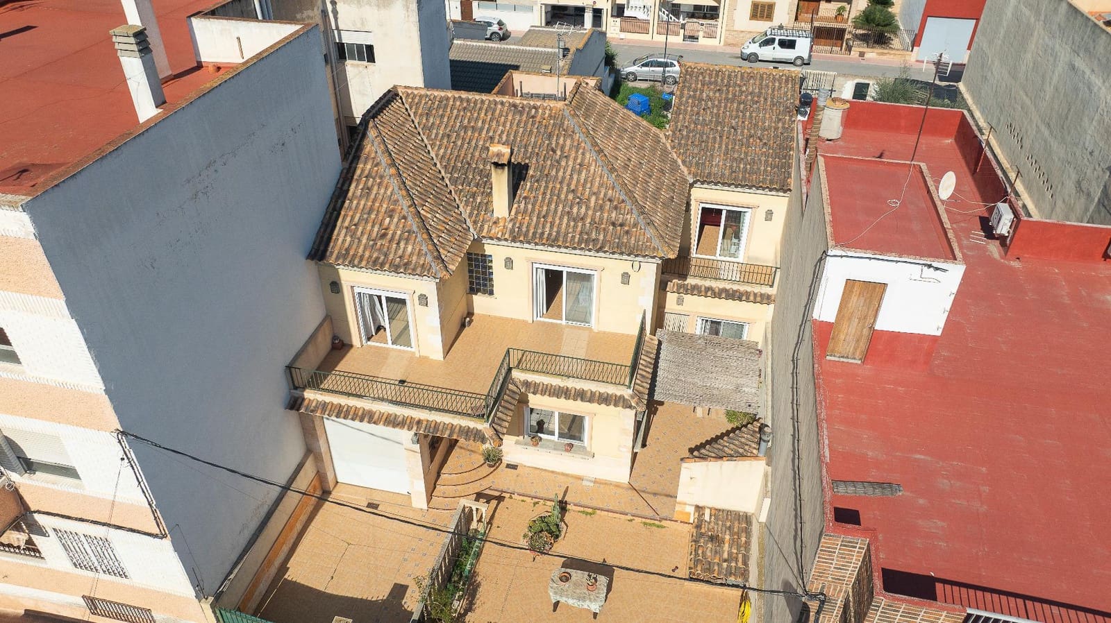 5 slaapkamer Rijtjeshuis te koop in Daya Nueva met garage - € 240.000 (Ref: 9644961)