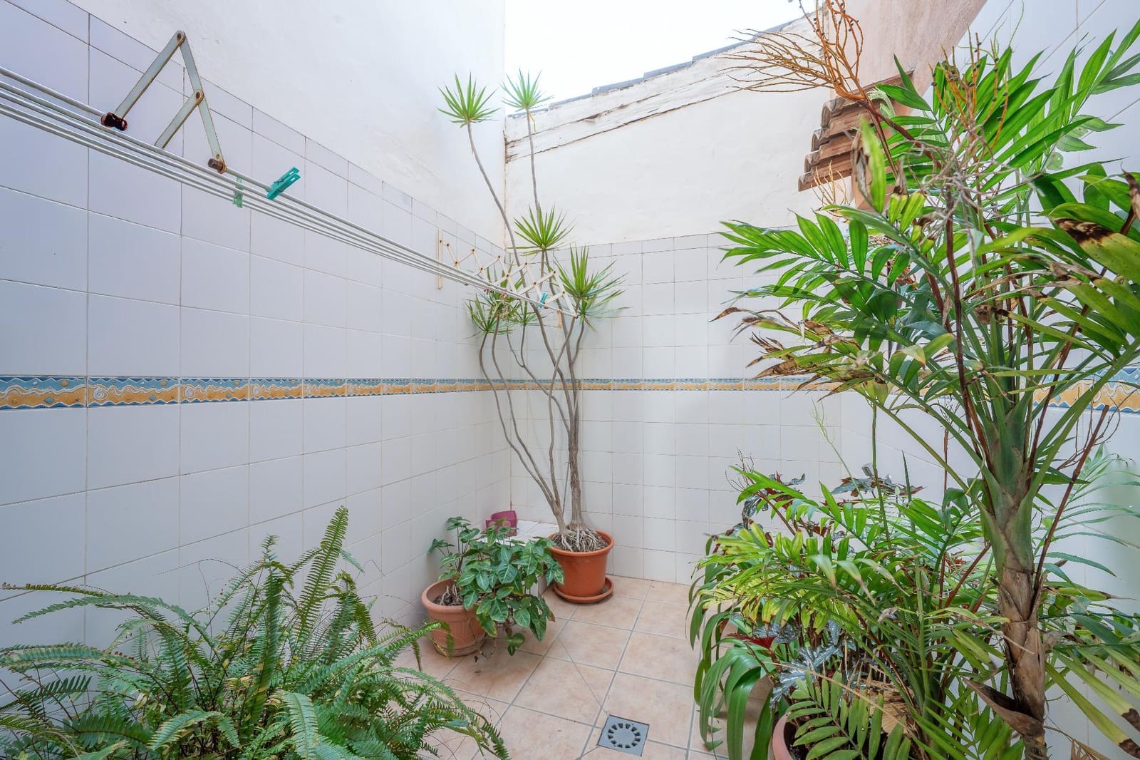 5 slaapkamer Rijtjeshuis te koop in Daya Nueva met garage - € 240.000 (Ref: 9644961)