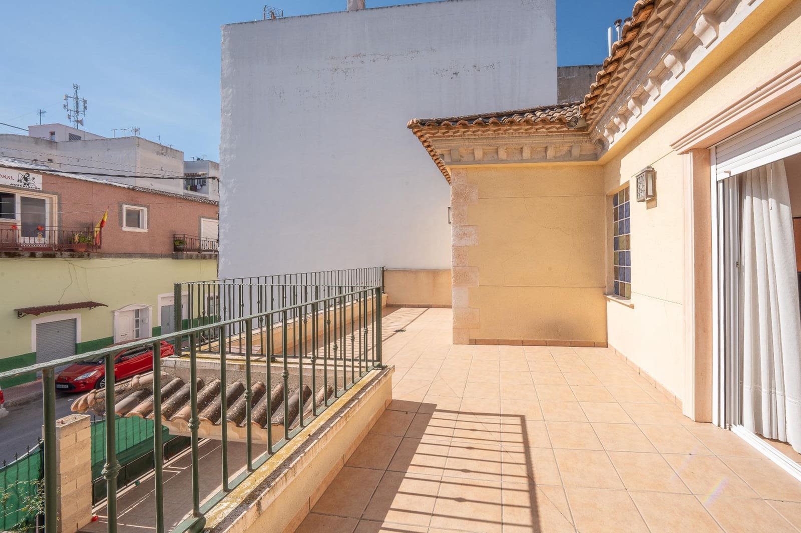 5 slaapkamer Rijtjeshuis te koop in Daya Nueva met garage - € 240.000 (Ref: 9644961)
