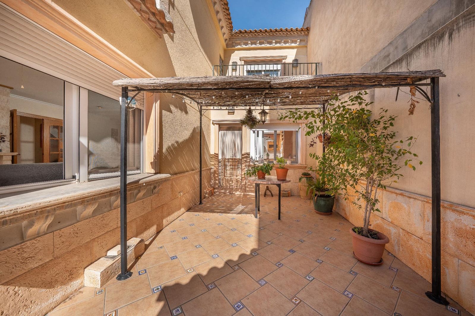 5 slaapkamer Rijtjeshuis te koop in Daya Nueva met garage - € 240.000 (Ref: 9644961)
