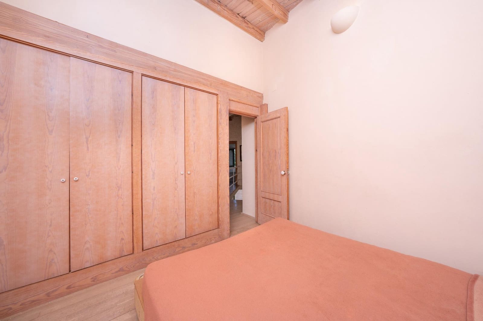 8 bedroom Villa for sale in Almansa with pool garage - € 1,095,000 (Ref: 9651878)