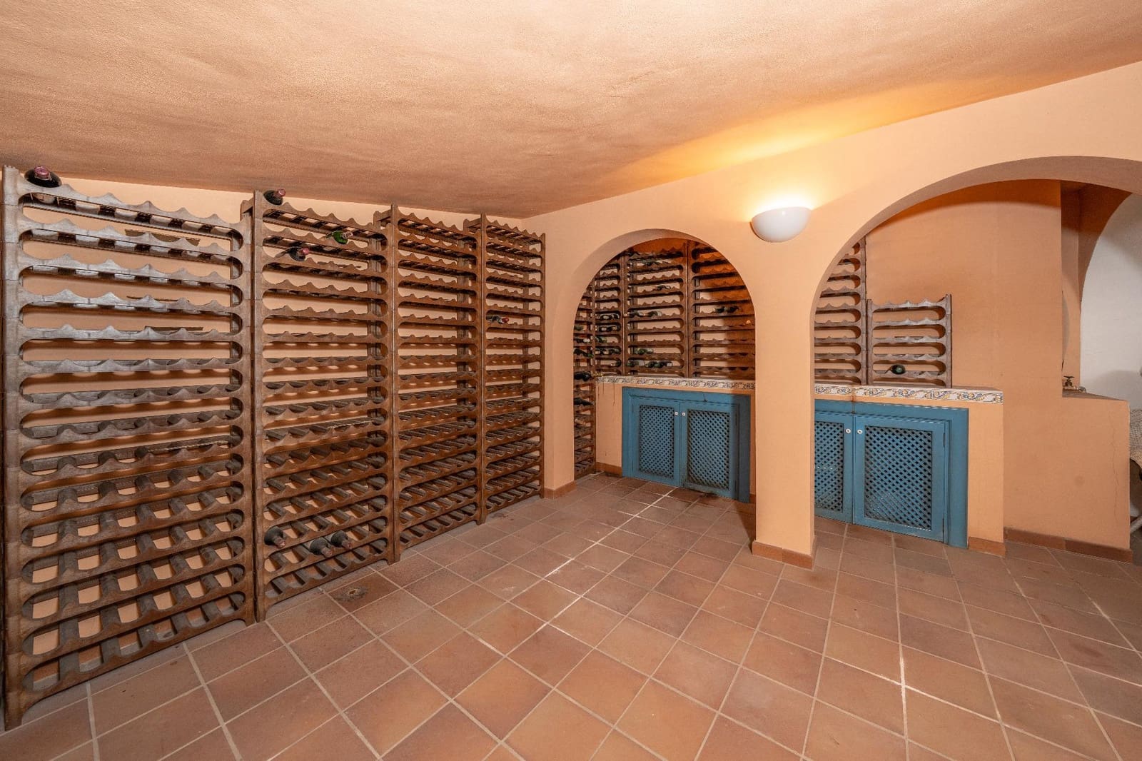 8 bedroom Villa for sale in Almansa with pool garage - € 1,095,000 (Ref: 9651878)