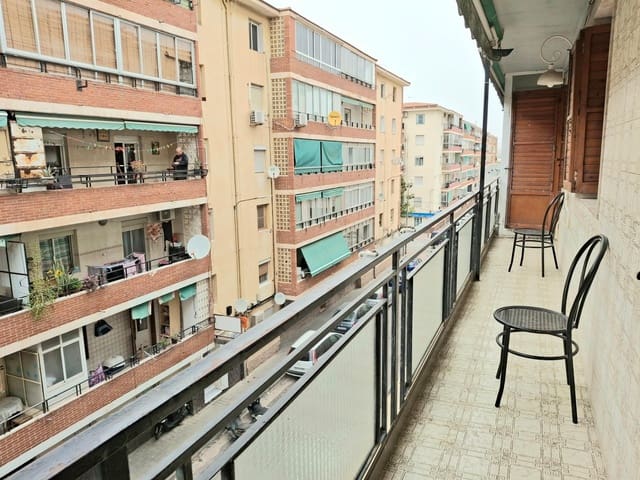 3 sovrum Lägenhet att hyra i Alicante stad - 800 € (Ref: 9651879)
