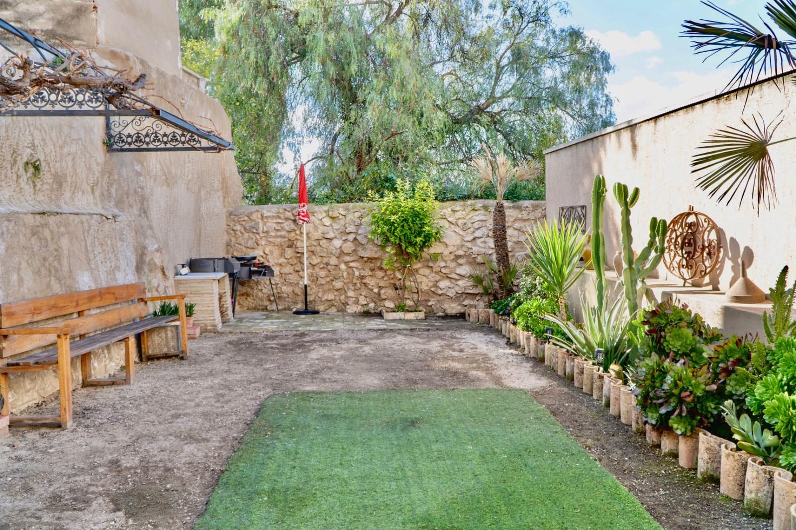 5 soverom Hus til salgs i Onil - € 495 000 (Ref: 9651890)