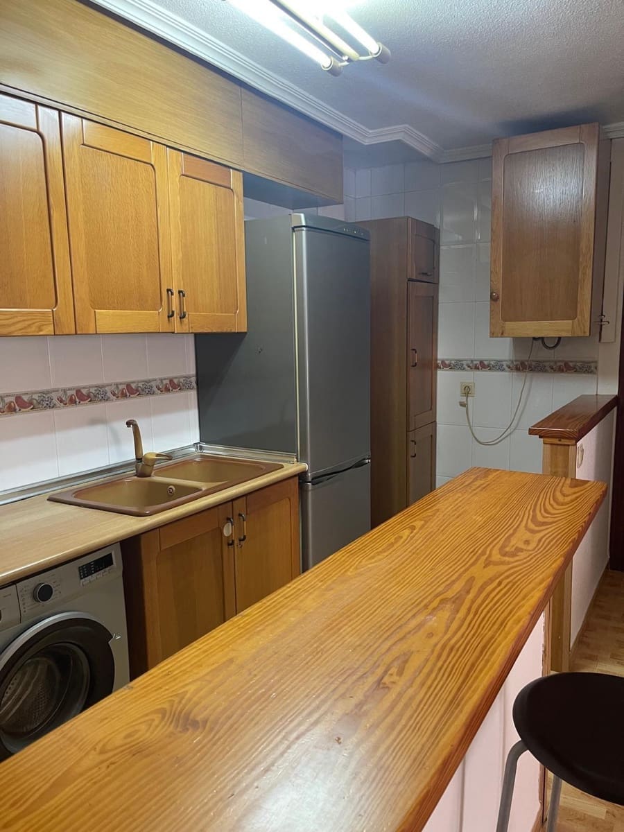 2 bedroom Apartment for rent in Alicante / Alacant city - € 850 (Ref: 9656027)