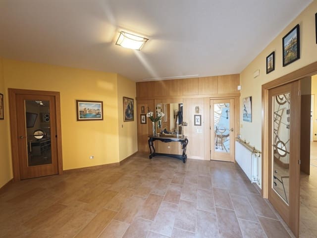 5 slaapkamer Villa te koop in Almansa met zwembad - € 530.000 (Ref: 9659363)