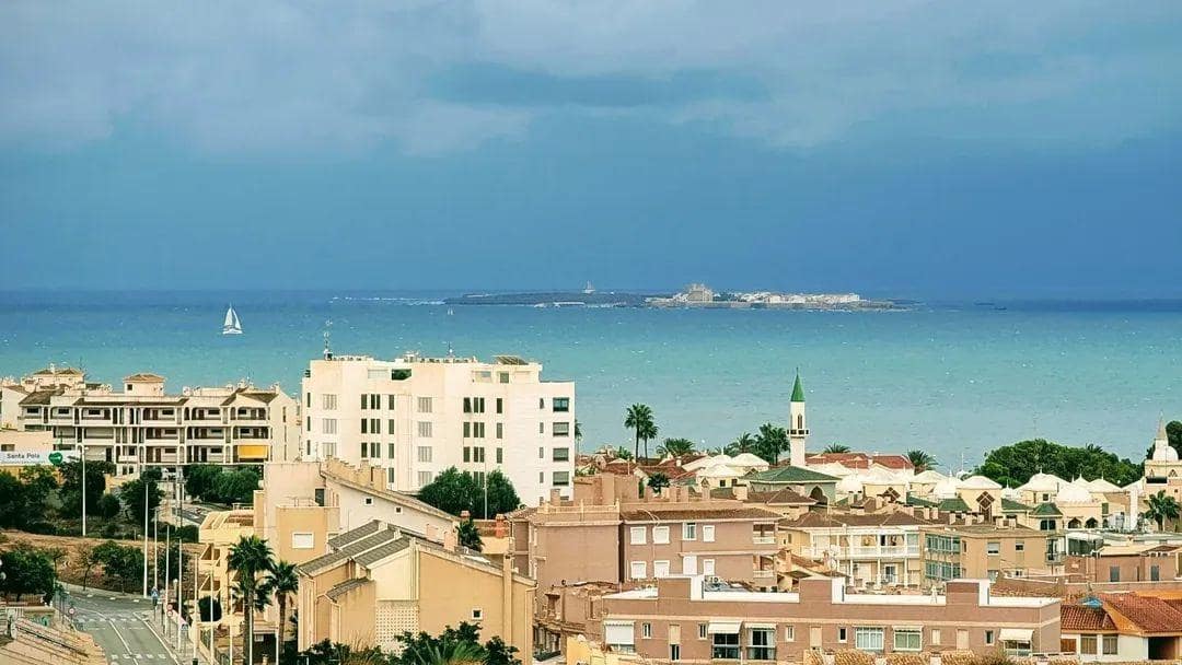 4 bedroom Bungalow for rent in Santa Pola with pool - € 900 (Ref: 9659365)