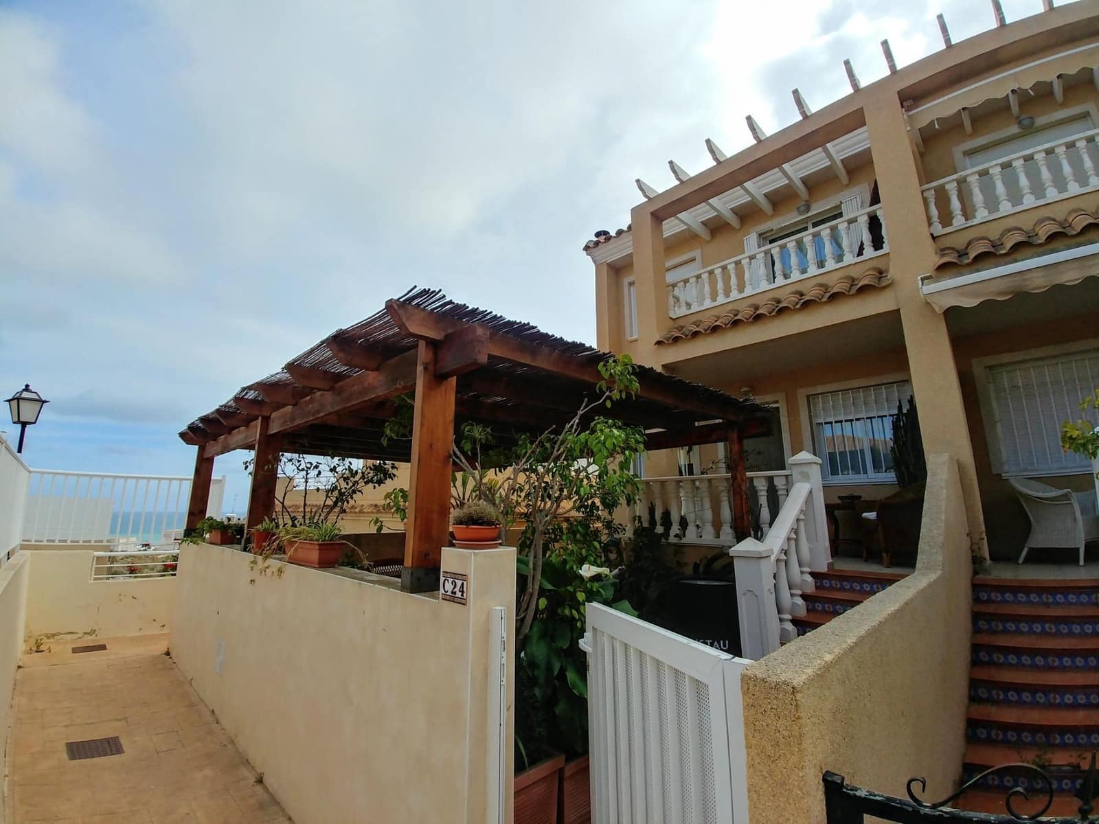 4 bedroom Bungalow for rent in Santa Pola with pool - € 900 (Ref: 9659365)