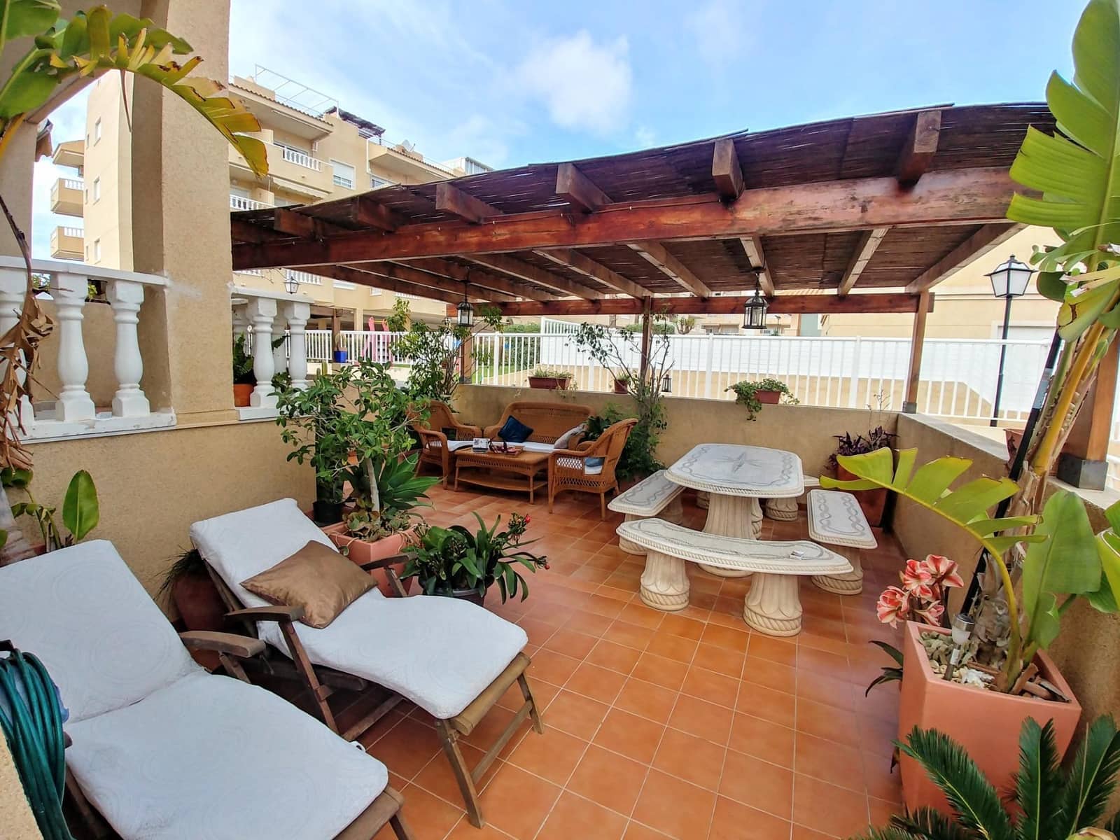 4 soverom Bungalow til leie i Santa Pola med svømmebasseng - € 3 250 (Ref: 9659365)