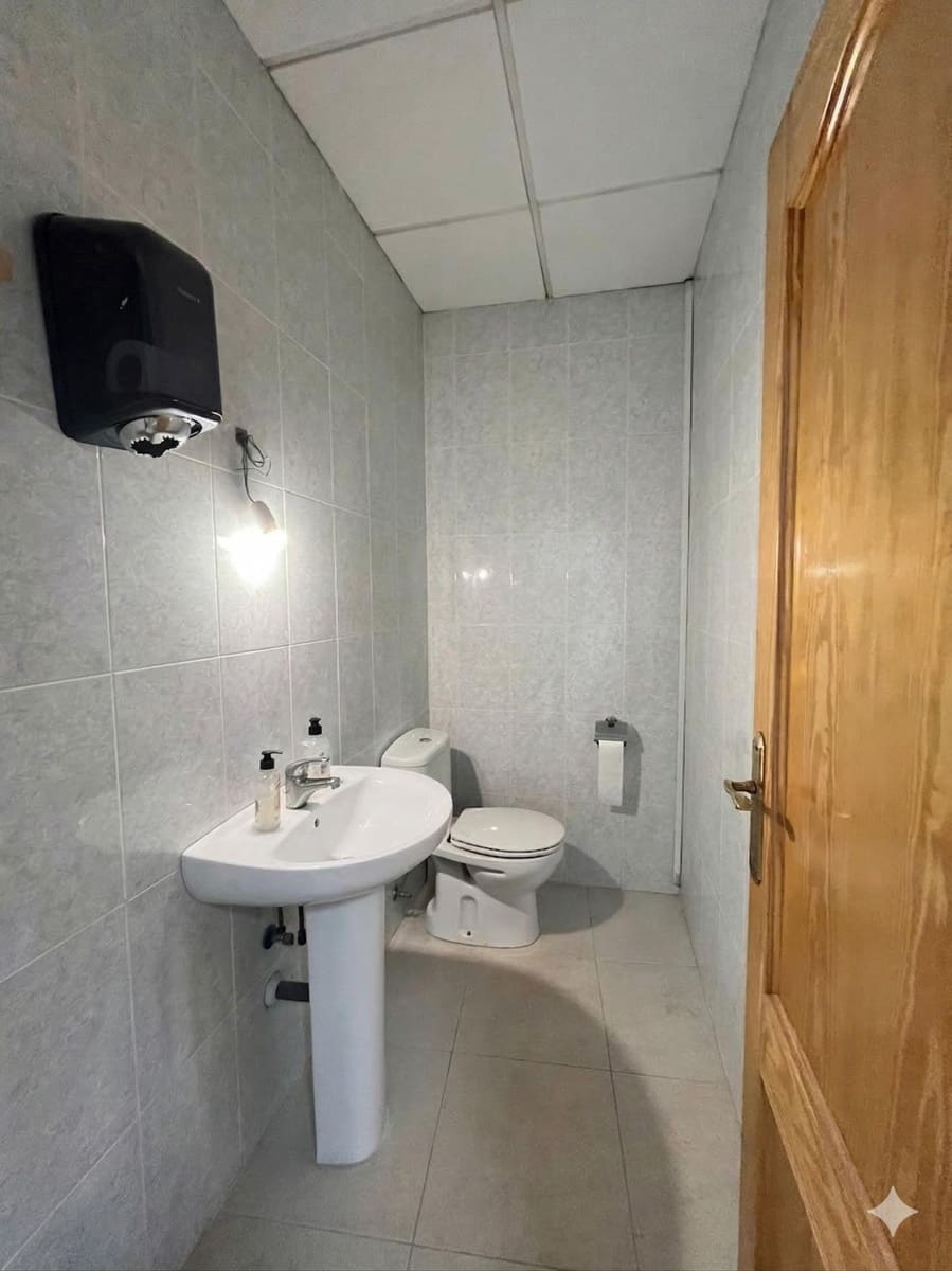 1 bedroom Commercial for sale in Alicante / Alacant city - € 75,000 (Ref: 9666445)