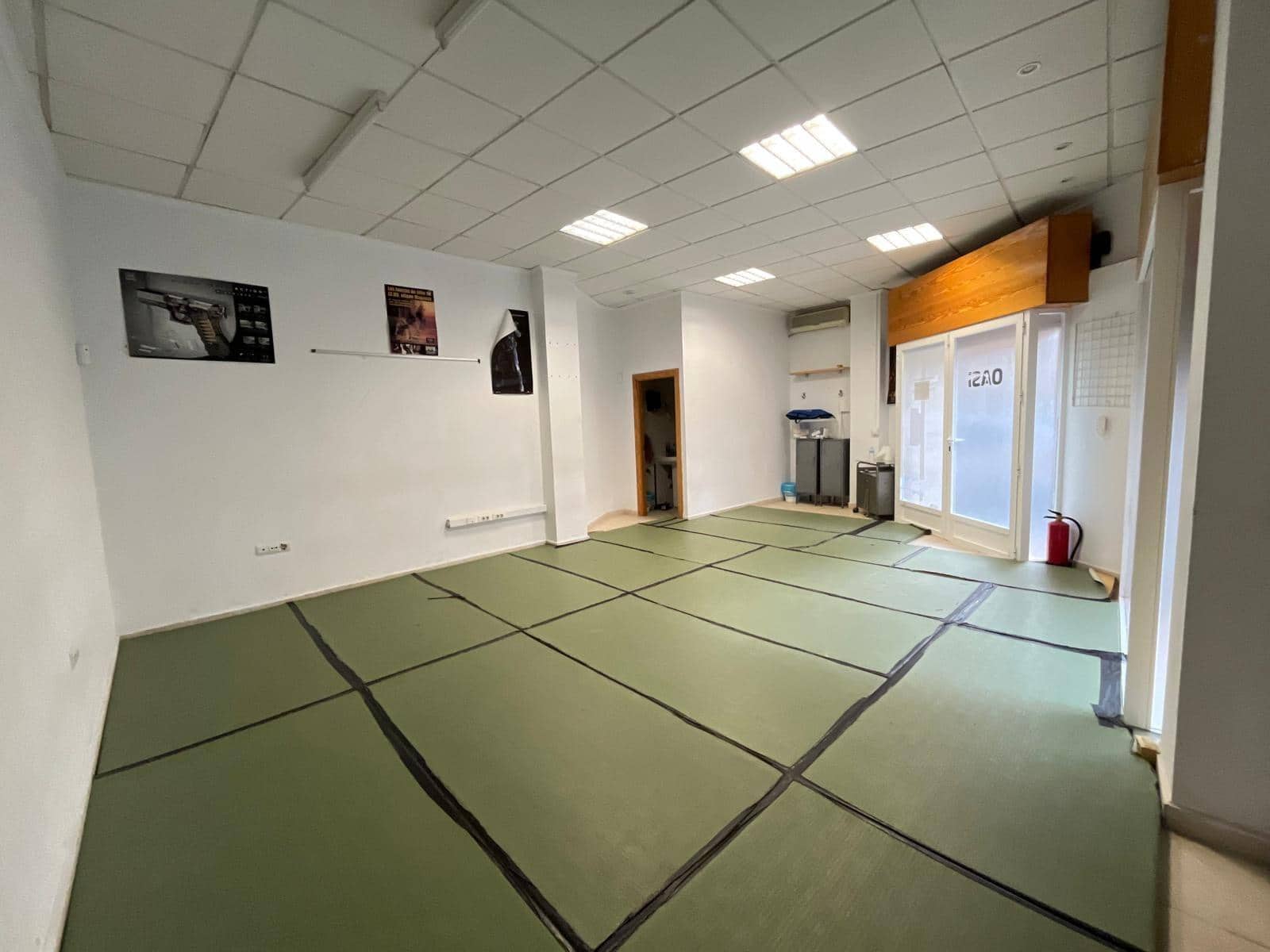 1 bedroom Commercial for sale in Alicante / Alacant city - € 75,000 (Ref: 9666445)
