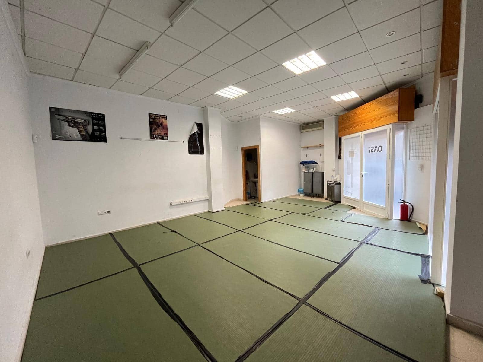 1 bedroom Commercial for sale in Alicante / Alacant city - € 75,000 (Ref: 9666445)