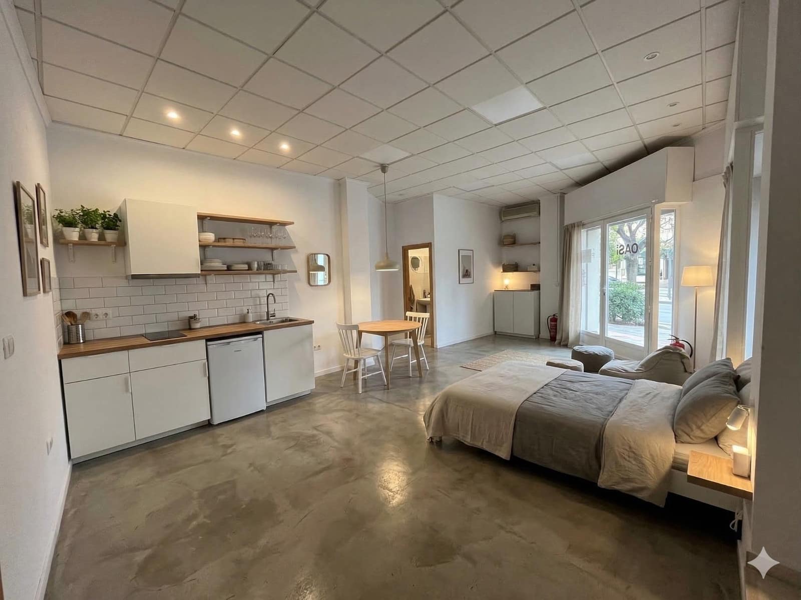1 bedroom Commercial for sale in Alicante / Alacant city - € 75,000 (Ref: 9666445)