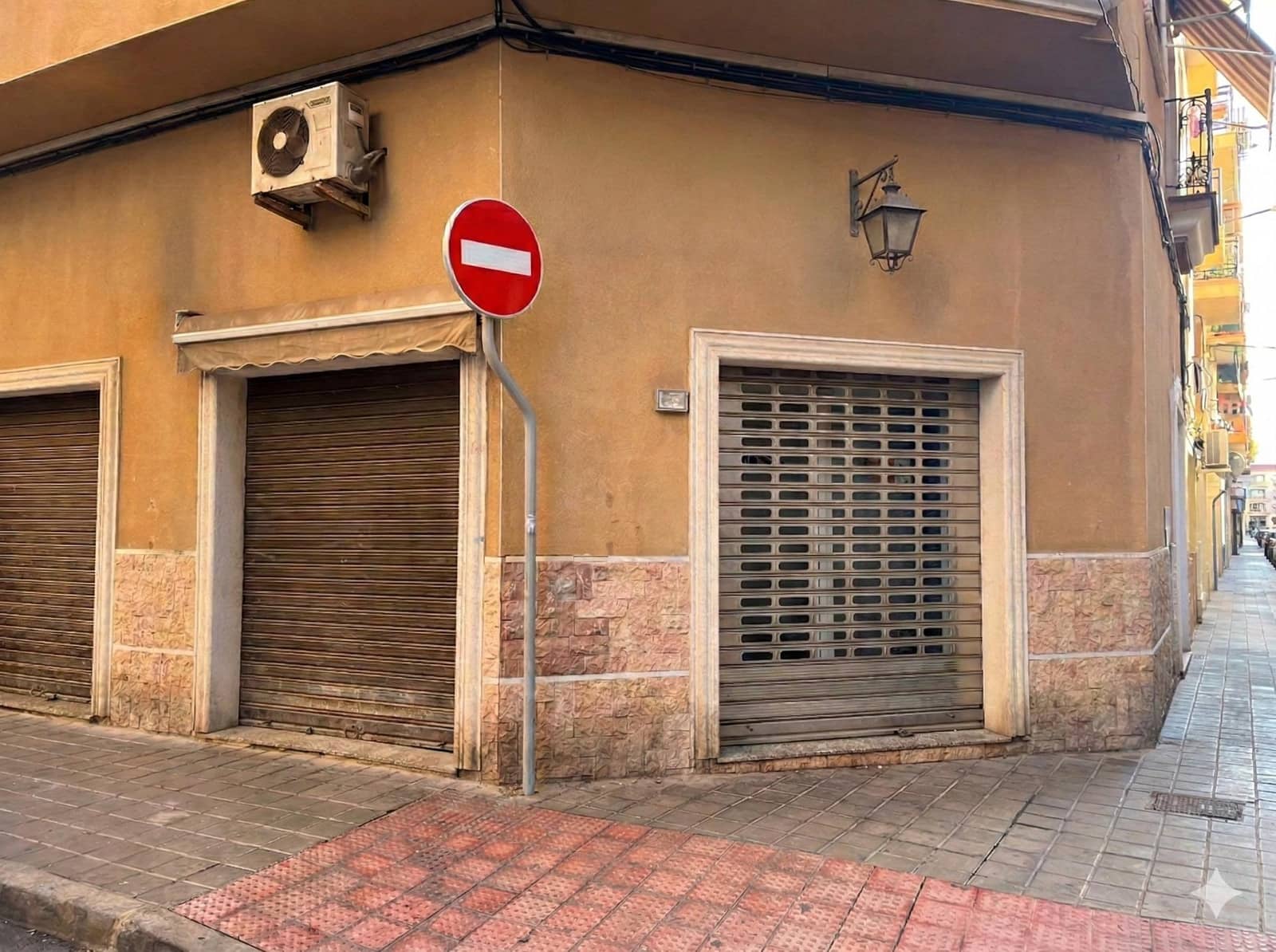 1 bedroom Commercial for sale in Alicante / Alacant city - € 75,000 (Ref: 9666445)