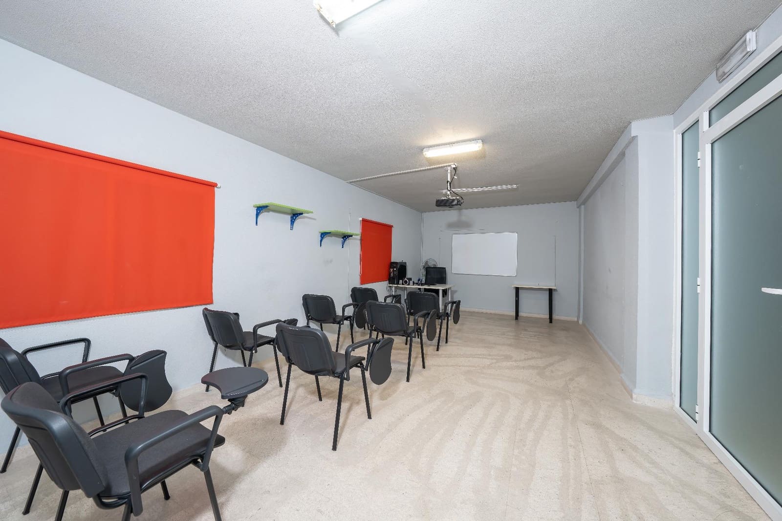 1 soverom Kommersiell til salgs i Alicante by - € 148 000 (Ref: 9666446)