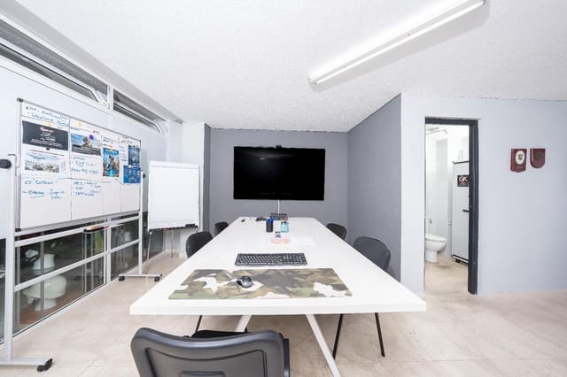 1 slaapkamer Commercieel te koop in Alicante stad - € 148.000 (Ref: 9666446)