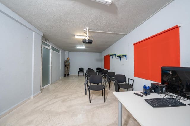 1 slaapkamer Commercieel te koop in Alicante stad - € 148.000 (Ref: 9666446)