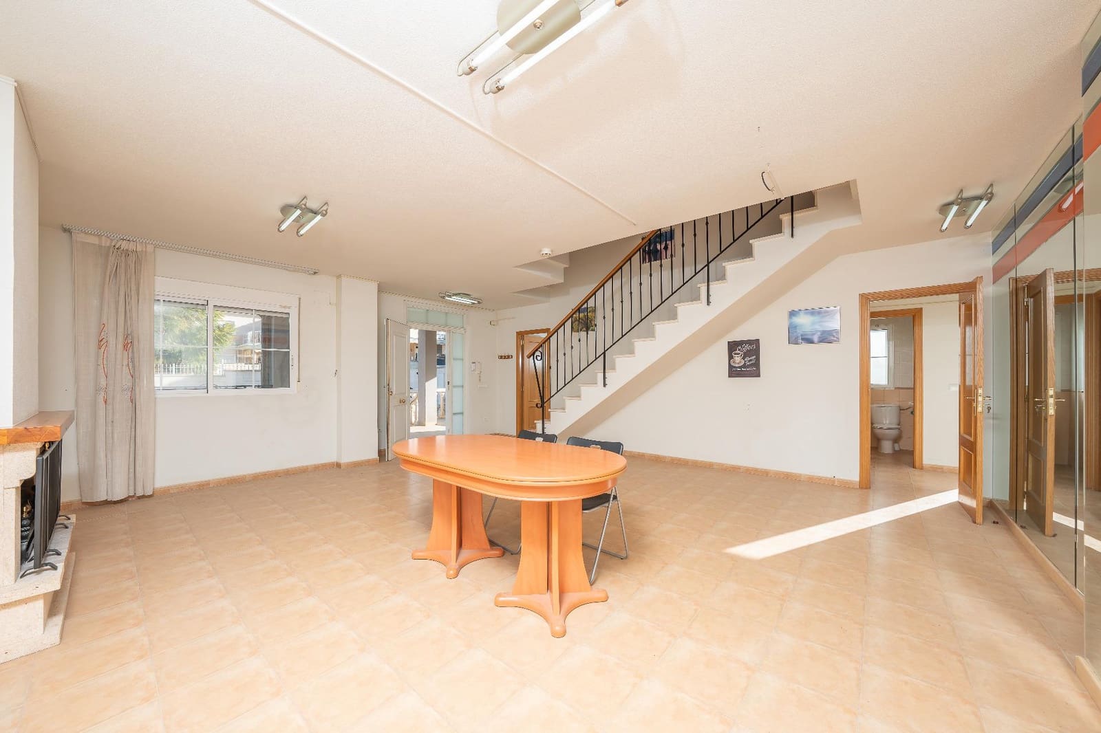 5 bedroom Villa for sale in Aspe with garage - € 369,900 (Ref: 9677419)