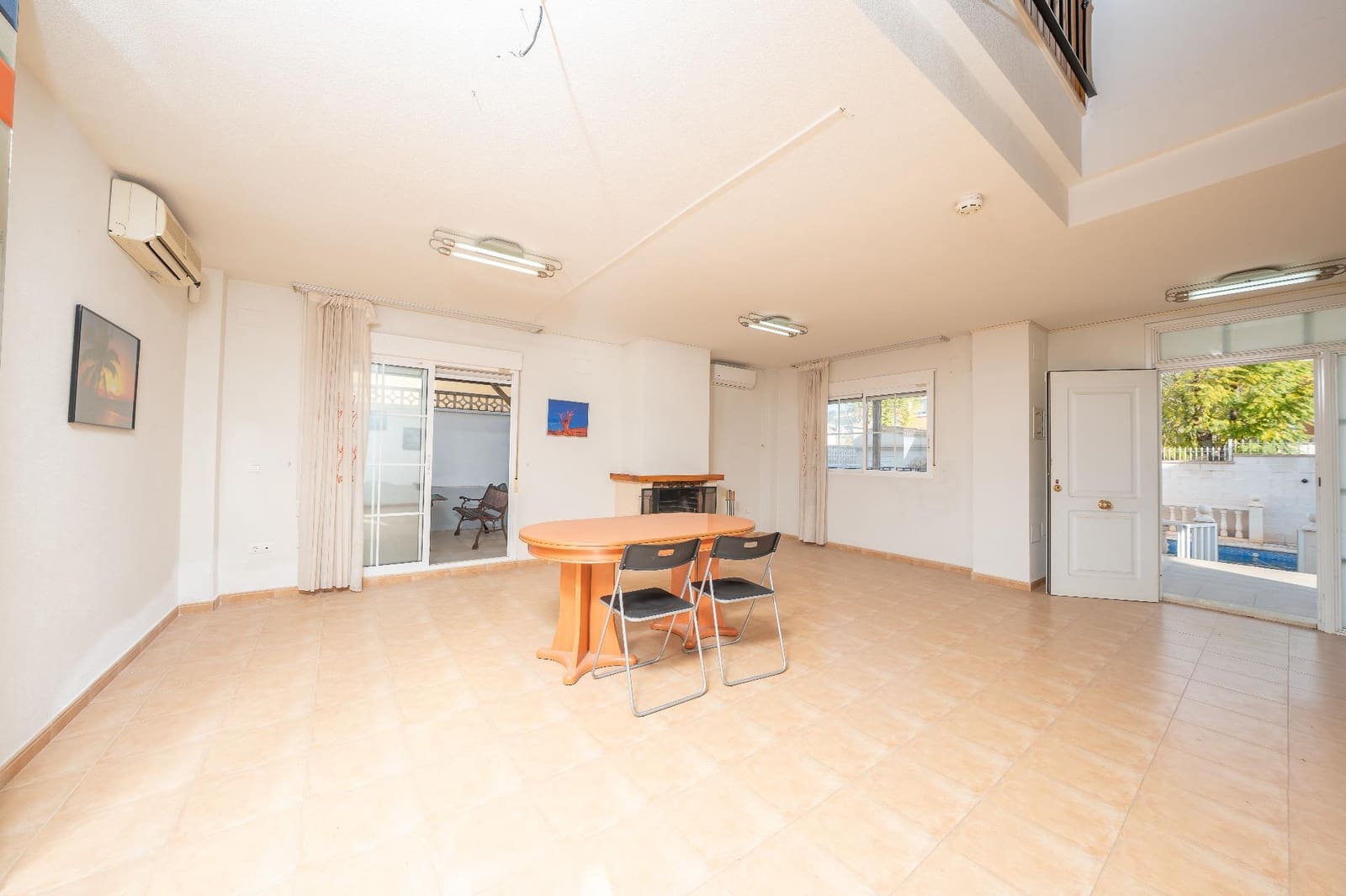 5 bedroom Villa for sale in Aspe with garage - € 369,900 (Ref: 9677419)