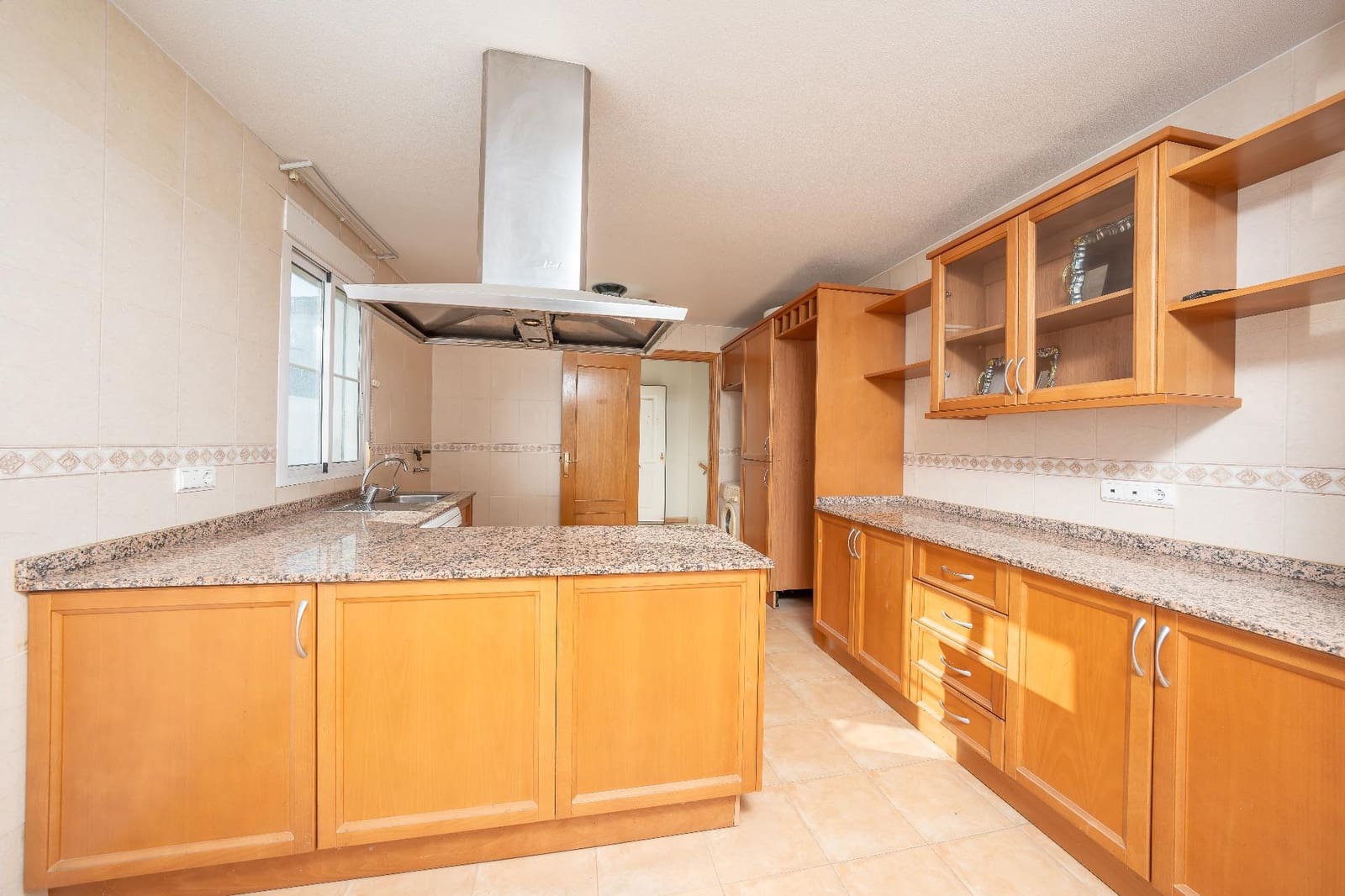 5 bedroom Villa for sale in Aspe with garage - € 369,900 (Ref: 9677419)