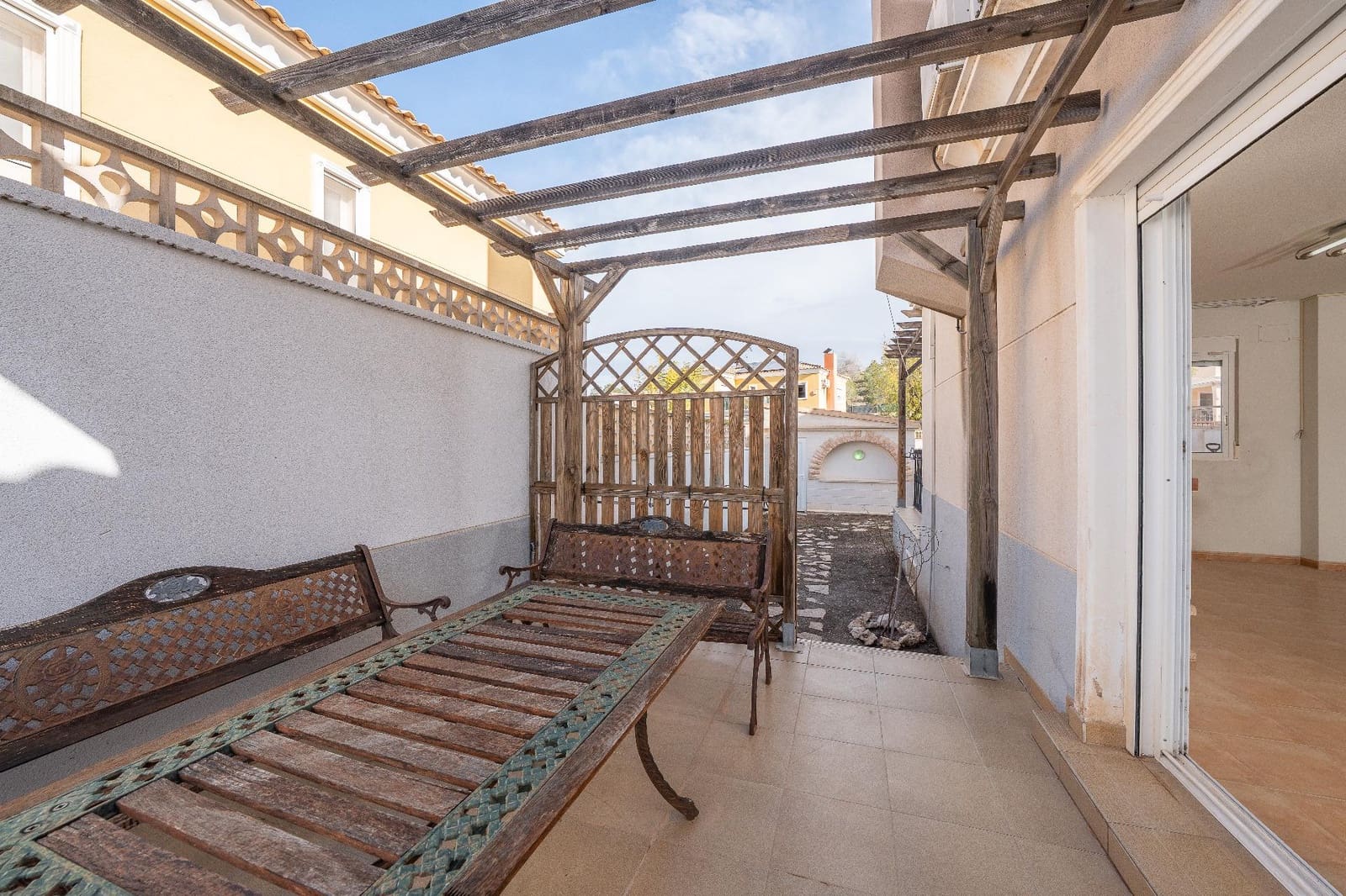 5 bedroom Villa for sale in Aspe with garage - € 369,900 (Ref: 9677419)