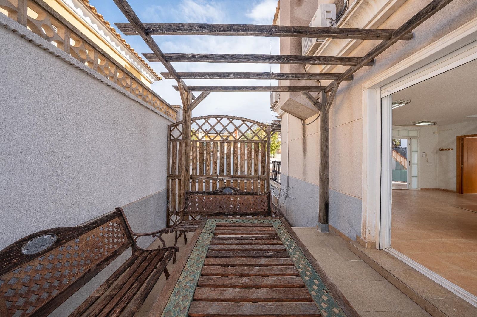 5 bedroom Villa for sale in Aspe with garage - € 369,900 (Ref: 9677419)