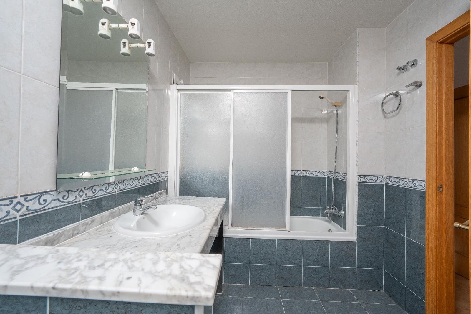 5 bedroom Villa for sale in Aspe with garage - € 369,900 (Ref: 9677419)