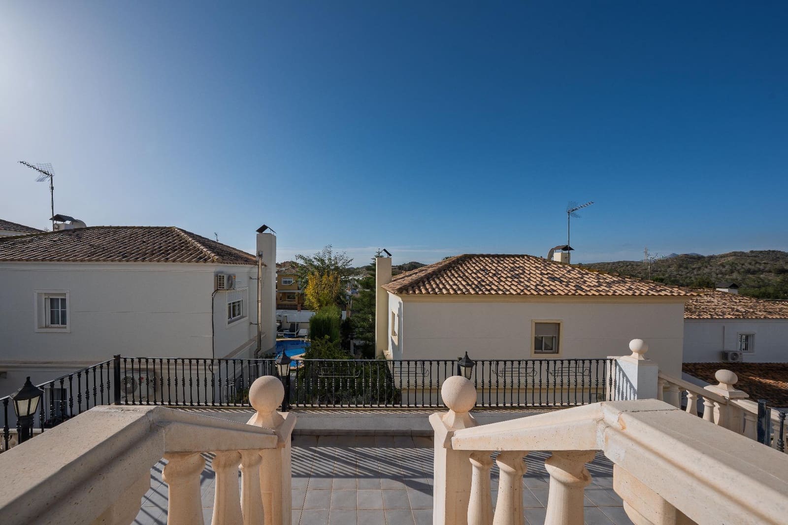 5 bedroom Villa for sale in Aspe with garage - € 369,900 (Ref: 9677419)