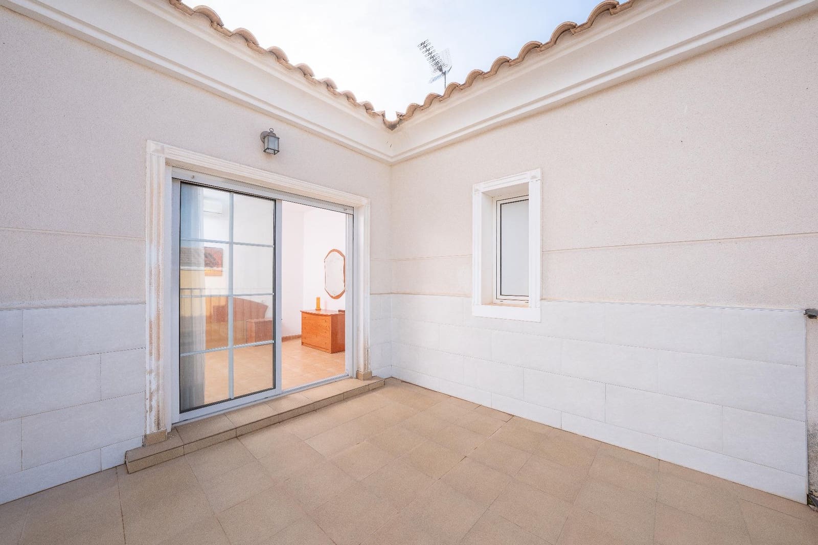 5 bedroom Villa for sale in Aspe with garage - € 369,900 (Ref: 9677419)