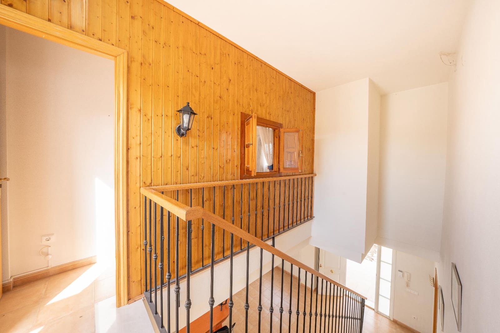 5 bedroom Villa for sale in Aspe with garage - € 369,900 (Ref: 9677419)