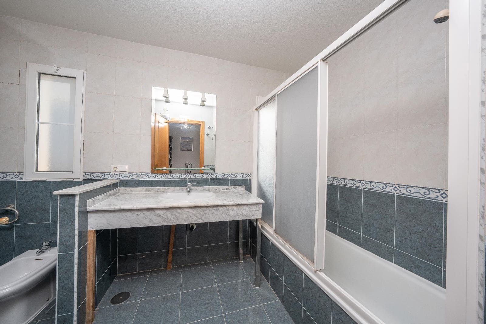 5 bedroom Villa for sale in Aspe with garage - € 369,900 (Ref: 9677419)