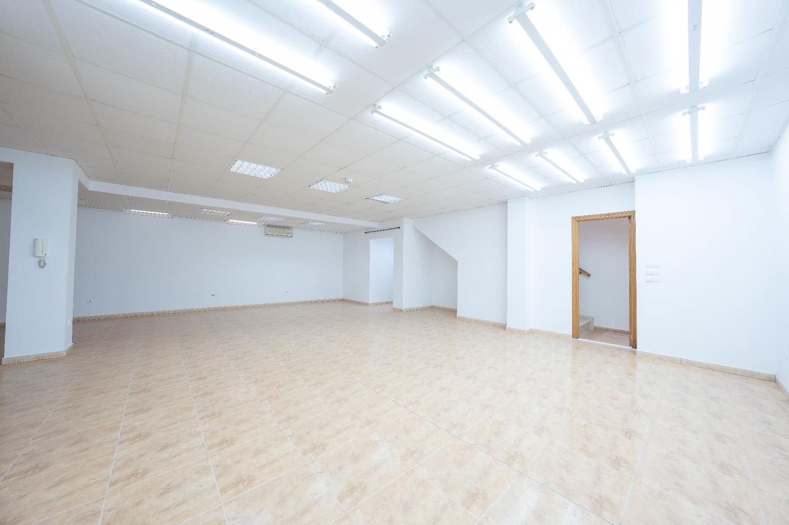 5 bedroom Villa for sale in Aspe with garage - € 369,900 (Ref: 9677419)