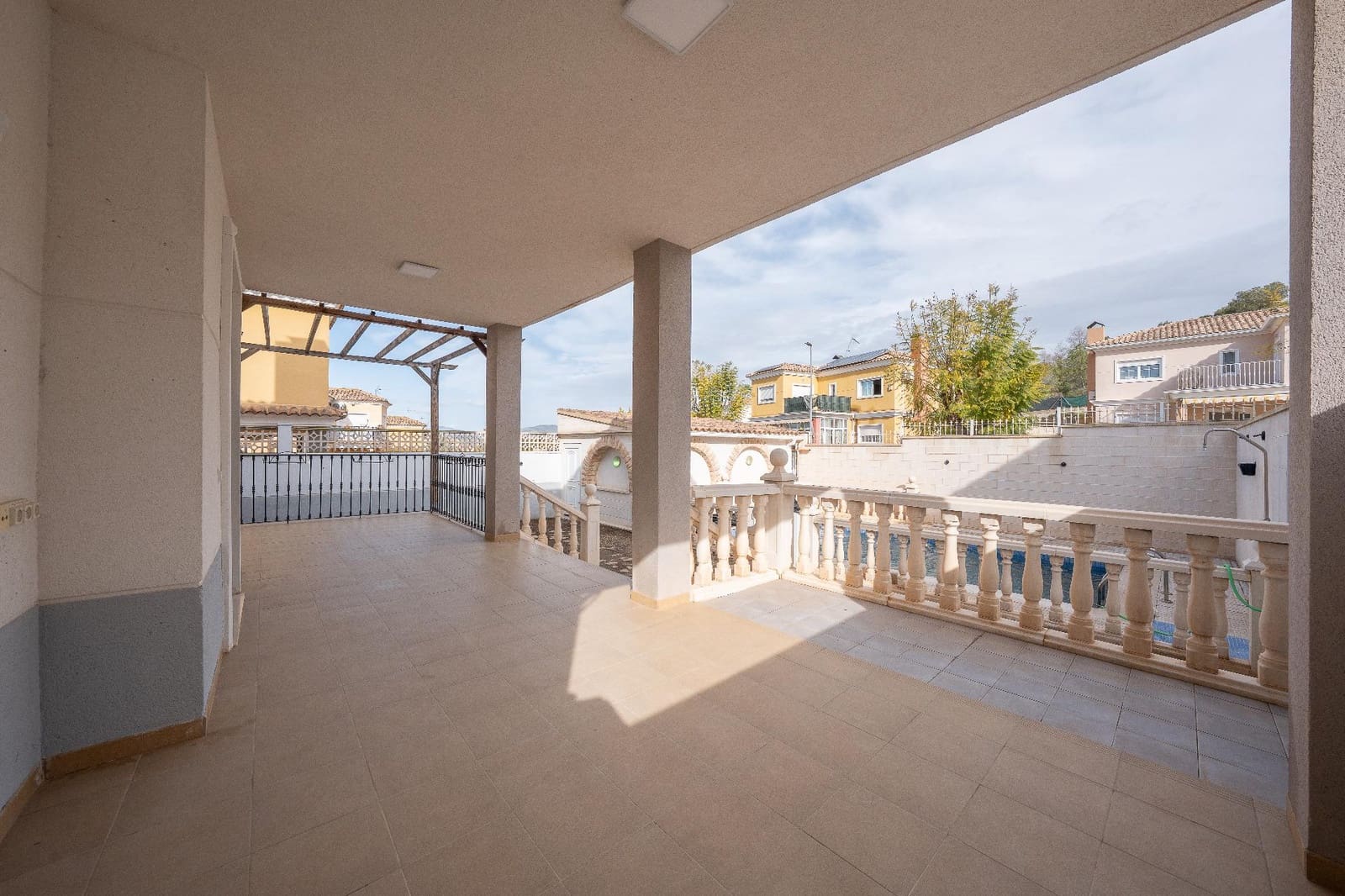 5 bedroom Villa for sale in Aspe with garage - € 369,900 (Ref: 9677419)