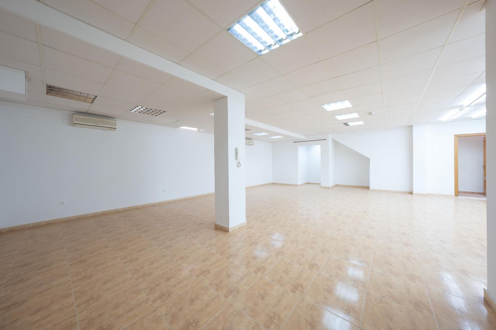 5 bedroom Villa for sale in Aspe with garage - € 369,900 (Ref: 9677419)