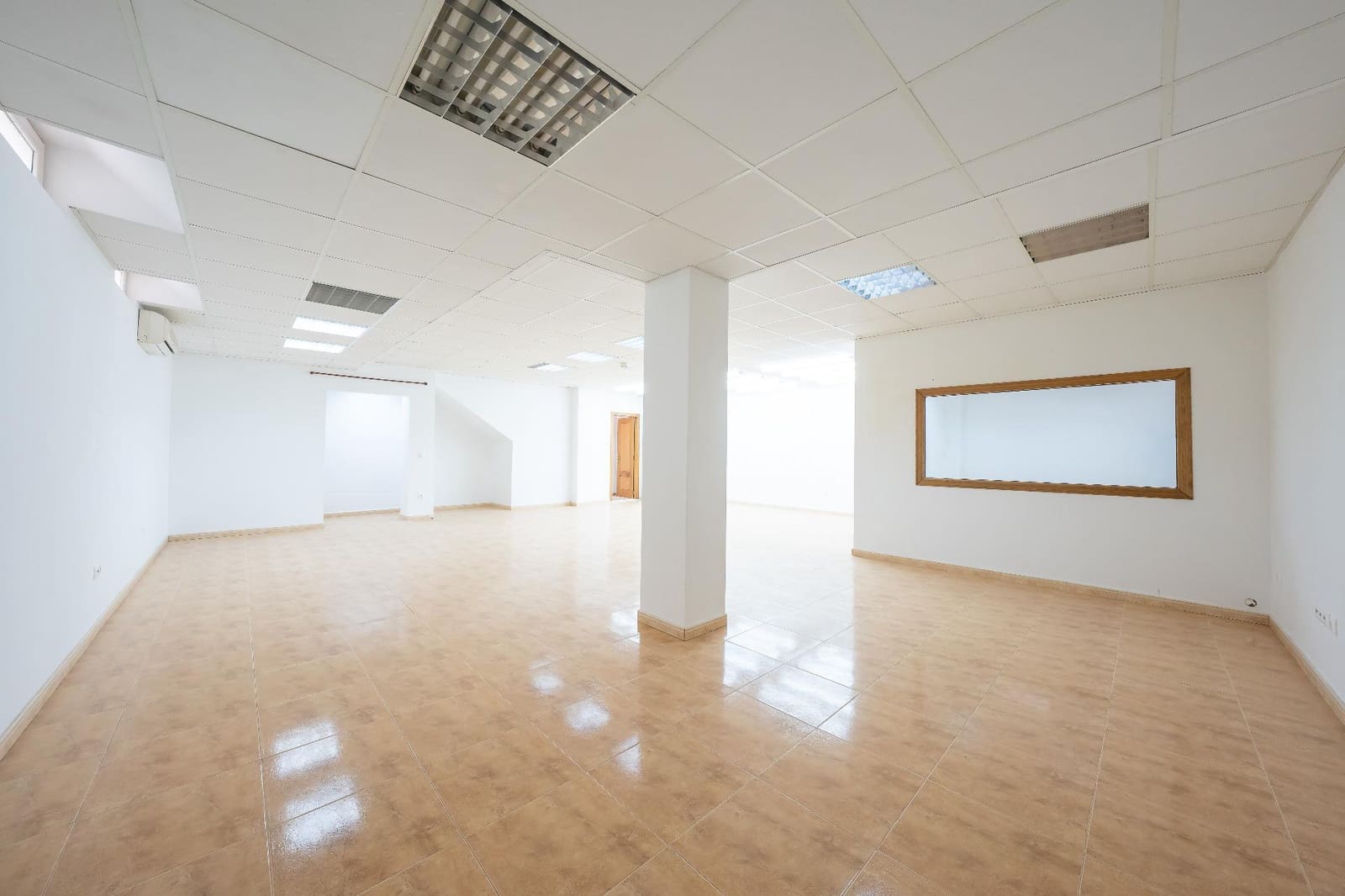 5 bedroom Villa for sale in Aspe with garage - € 369,900 (Ref: 9677419)