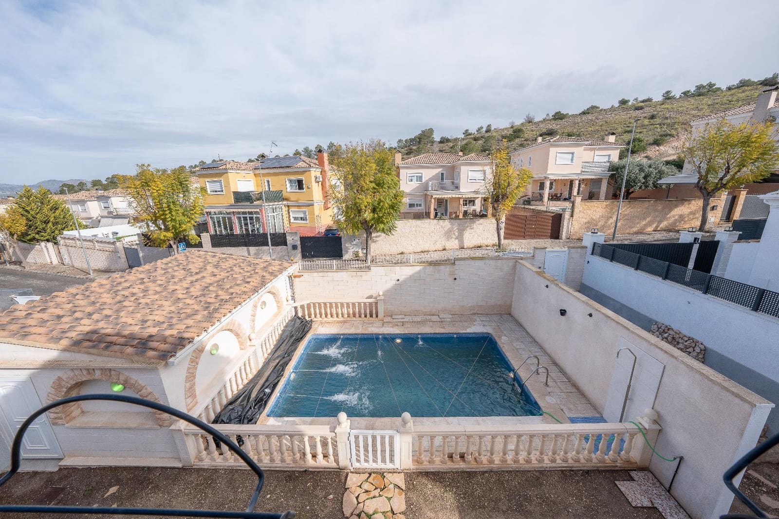 5 bedroom Villa for sale in Aspe with garage - € 369,900 (Ref: 9677419)