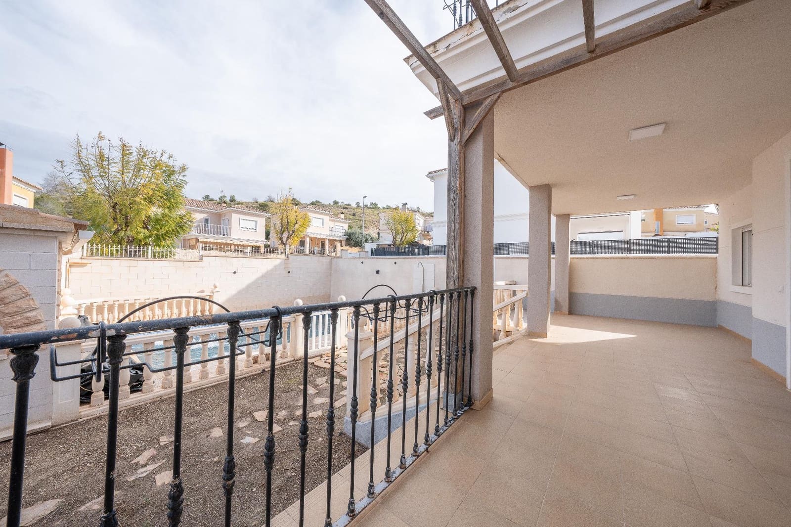 5 bedroom Villa for sale in Aspe with garage - € 369,900 (Ref: 9677419)