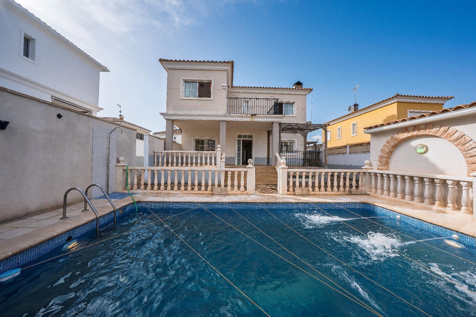 5 bedroom Villa for sale in Aspe with garage - € 369,900 (Ref: 9677419)