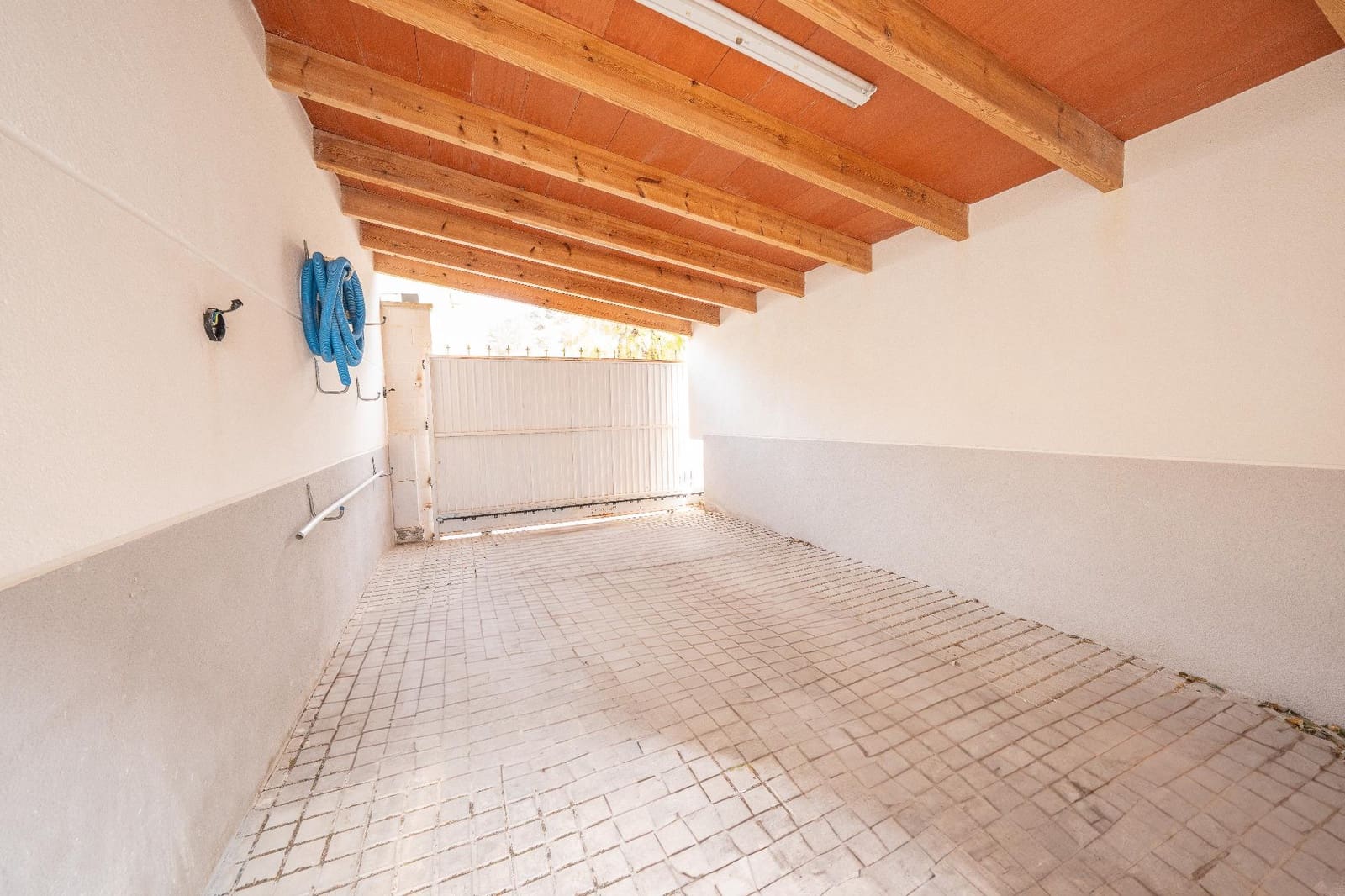 5 bedroom Villa for sale in Aspe with garage - € 369,900 (Ref: 9677419)