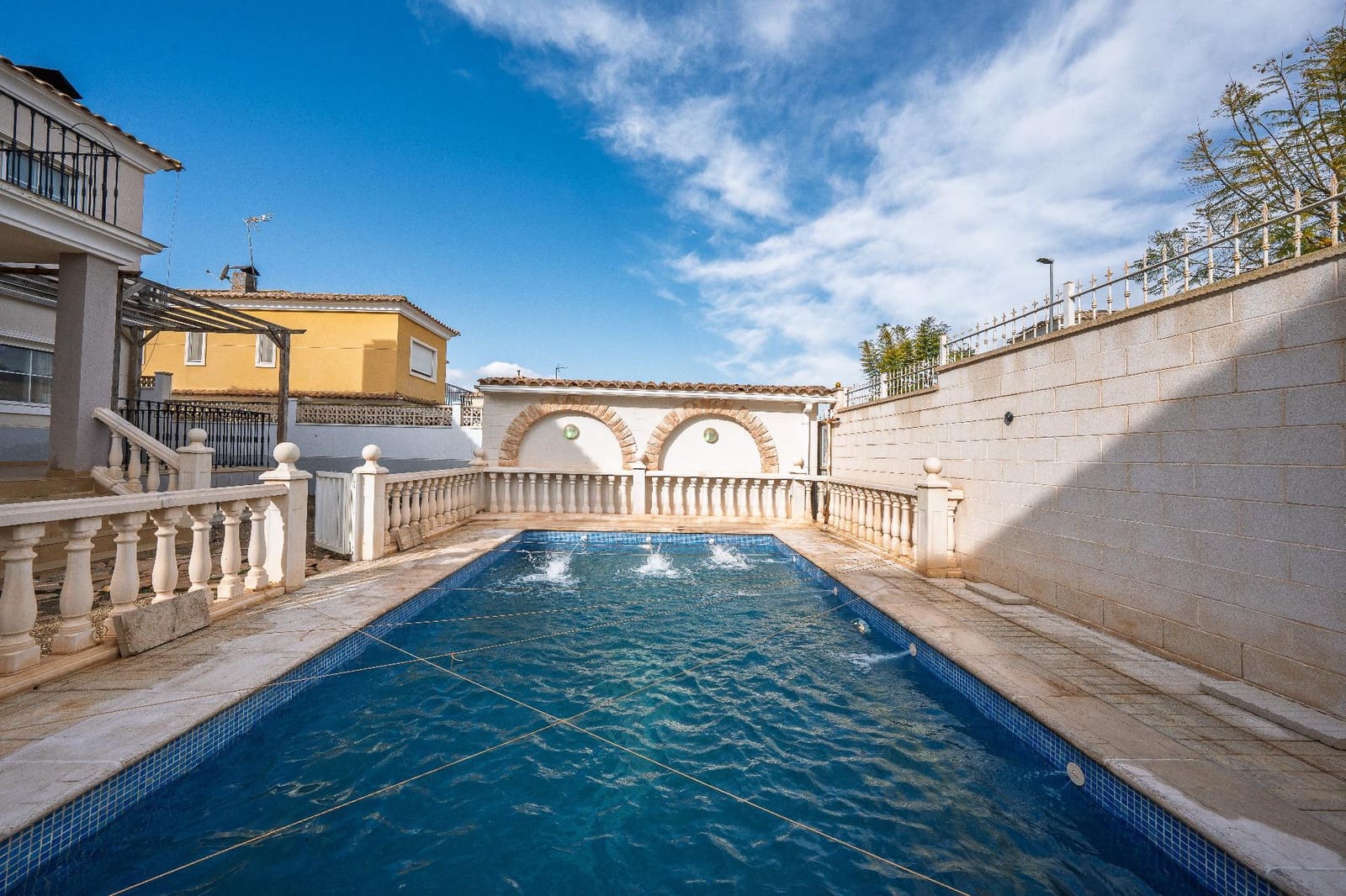 5 bedroom Villa for sale in Aspe with garage - € 369,900 (Ref: 9677419)