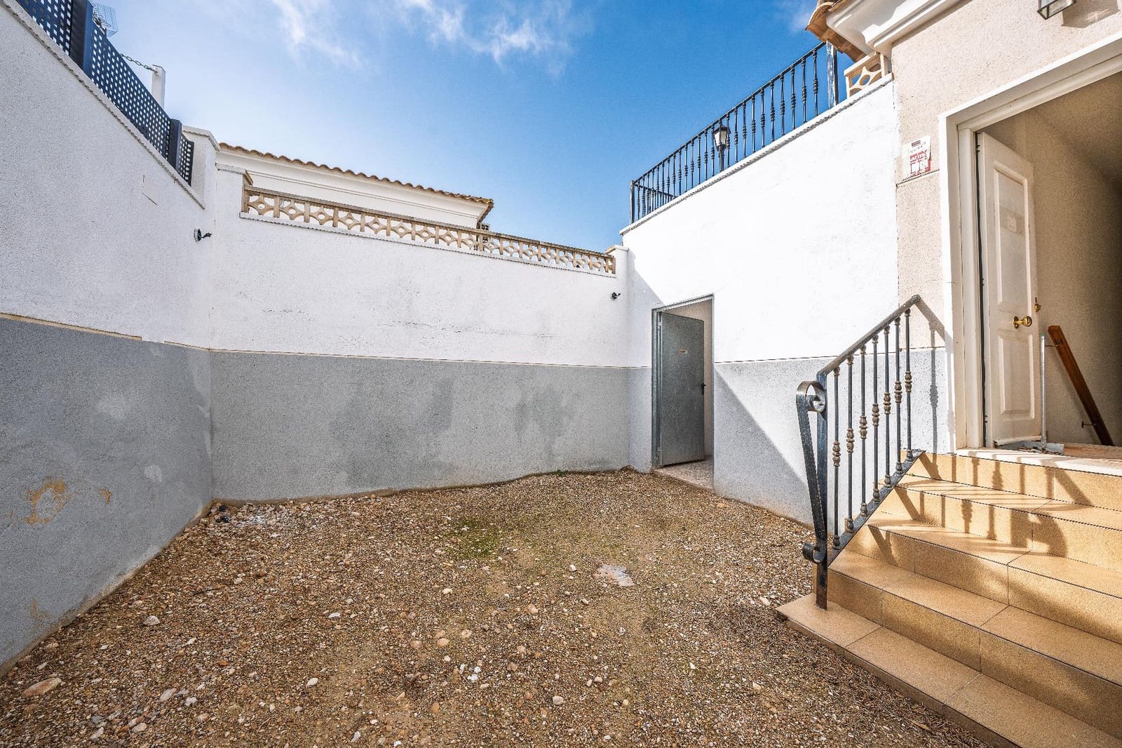 5 bedroom Villa for sale in Aspe with garage - € 369,900 (Ref: 9677419)