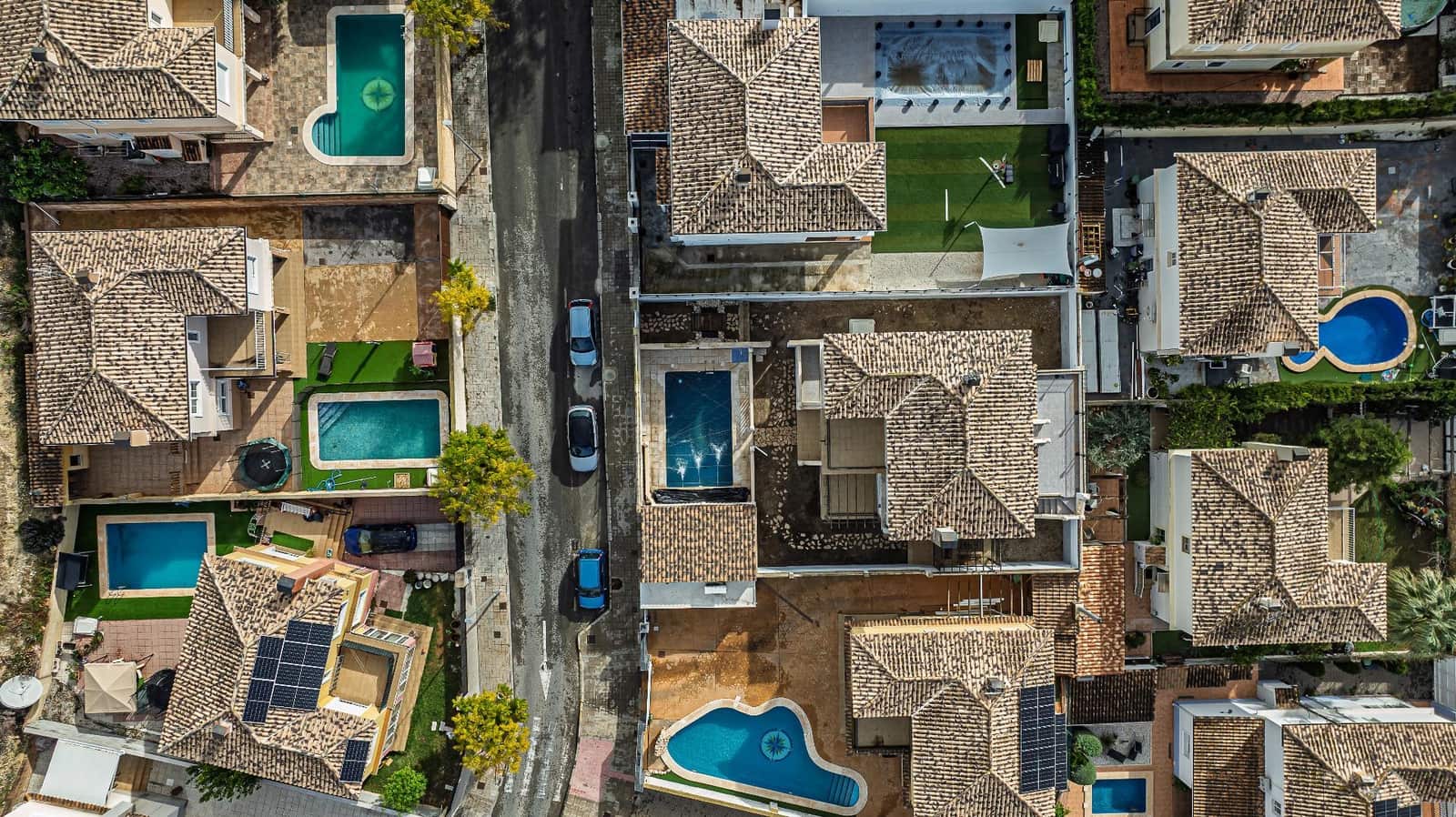 5 bedroom Villa for sale in Aspe with garage - € 369,900 (Ref: 9677419)