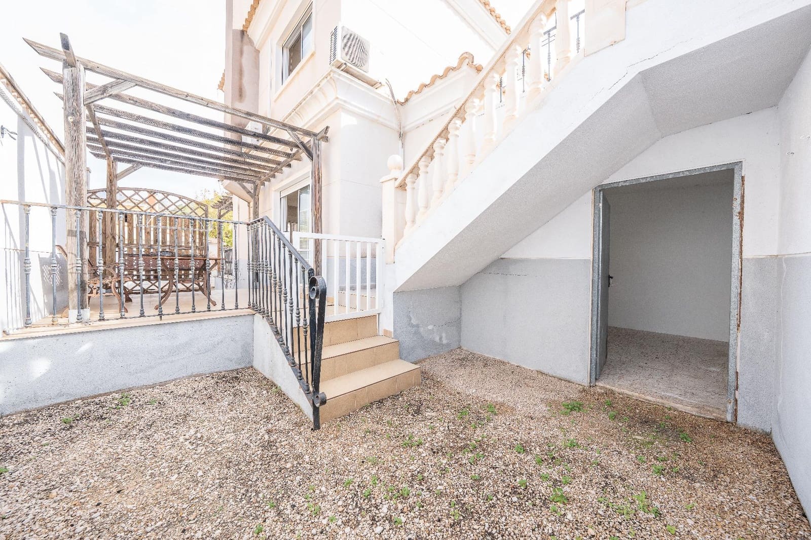 5 bedroom Villa for sale in Aspe with garage - € 369,900 (Ref: 9677419)